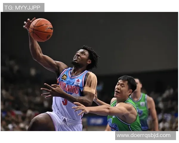 广州篮球队在世锦赛积分榜上以70分稳居第一名展现强劲实力 广州篮球队在世锦赛积分榜上以70分稳居第一名展现强劲实力