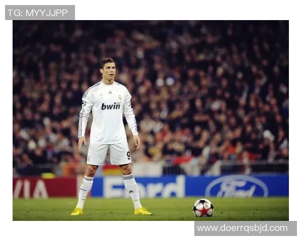 年轻足球明星C罗的传奇之路与未来展望 年轻足球明星C罗的传奇之路与未来展望